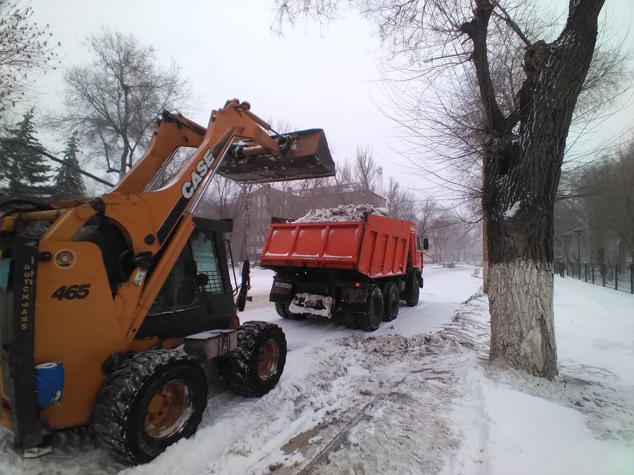 За выходные из Уральска вывезли 10 тысяч кубометров снега
